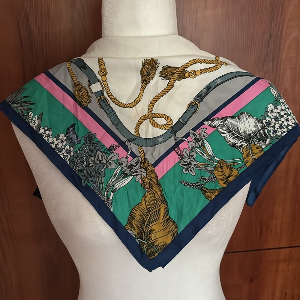 H&M Patterned Scarf - Picture 8 of 9